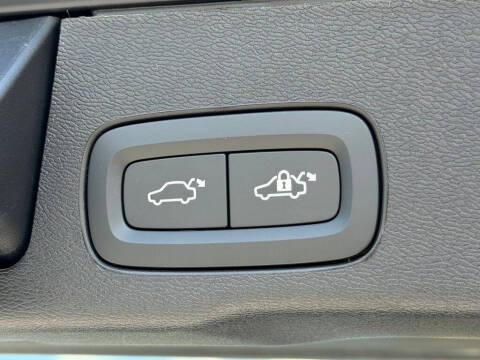 2026 Volvo XC60 T8 Core