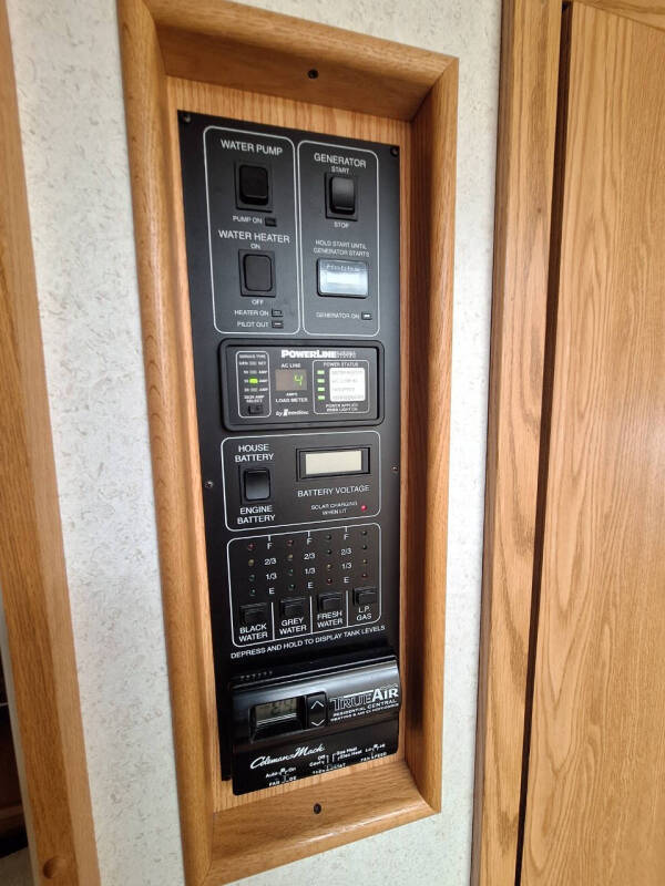 2002 Winnebago Adventurer