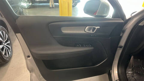 2025 Volvo XC40 B5 Core Bright Theme