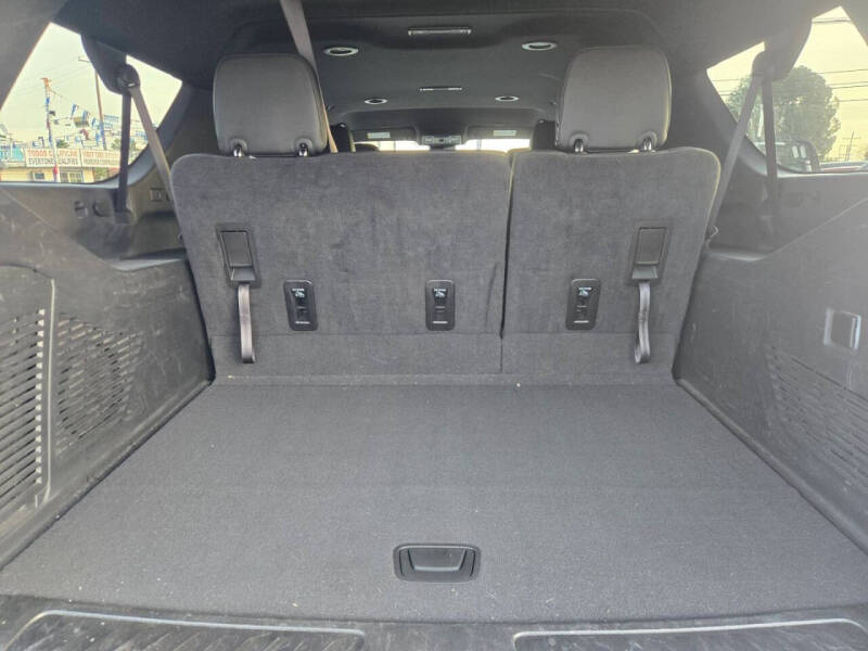 2024 Chevrolet Suburban LT