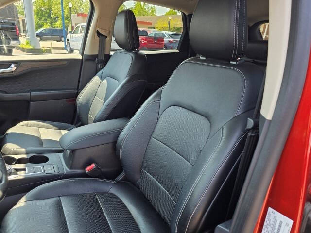 2020 Ford Escape Hybrid Titanium