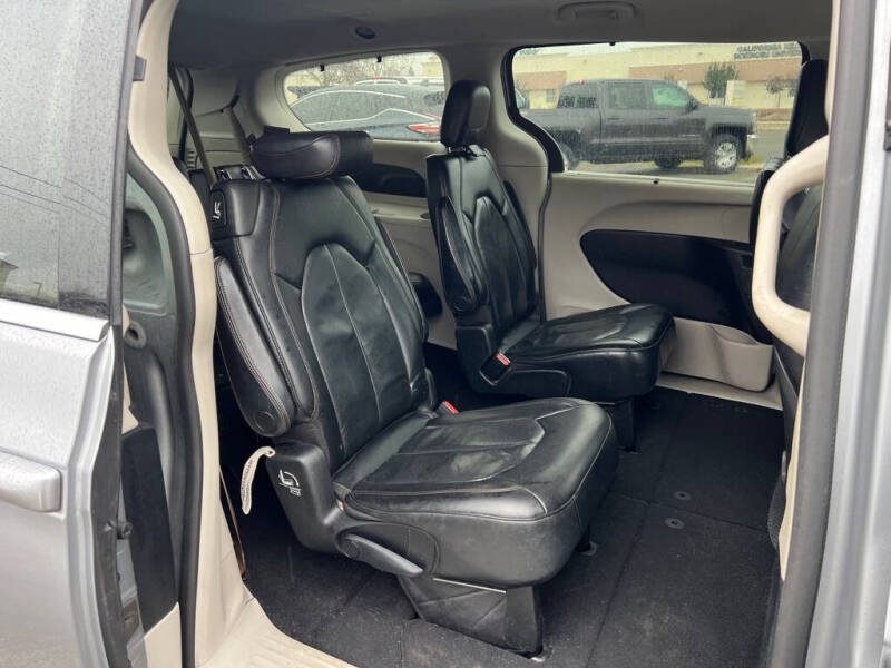 2020 Chrysler Pacifica Touring L