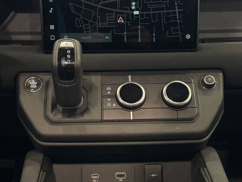 2023 Land Rover Defender 130 X-Dynamic SE