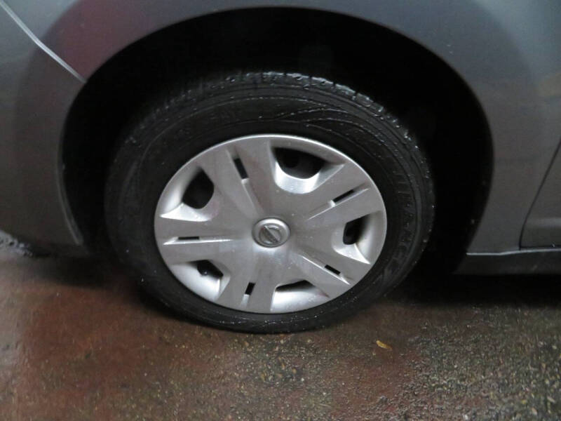 2010 Nissan Versa 1.8 S