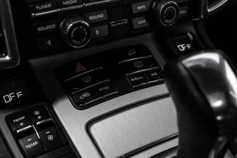 2014 Porsche Cayenne GTS