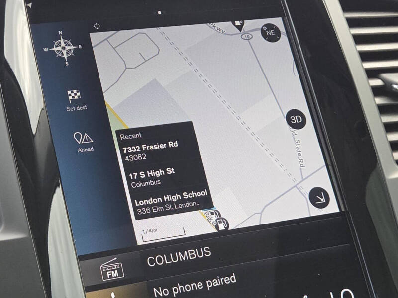 2022 Volvo XC90 T6 Momentum 6-Passenger