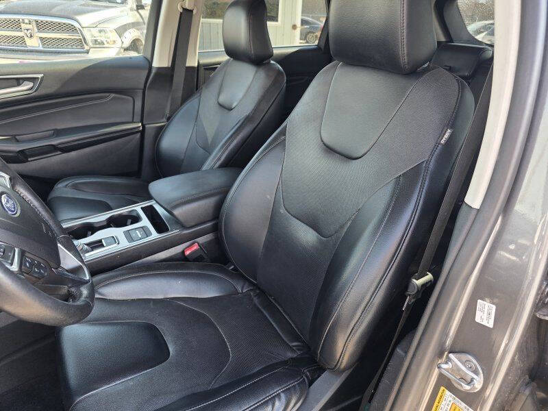 2022 Ford Edge Titanium