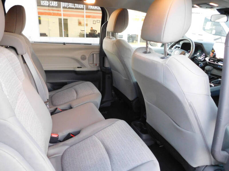 2021 Toyota Sienna LE 8-Passenger