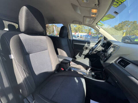 2017 Mitsubishi Outlander ES