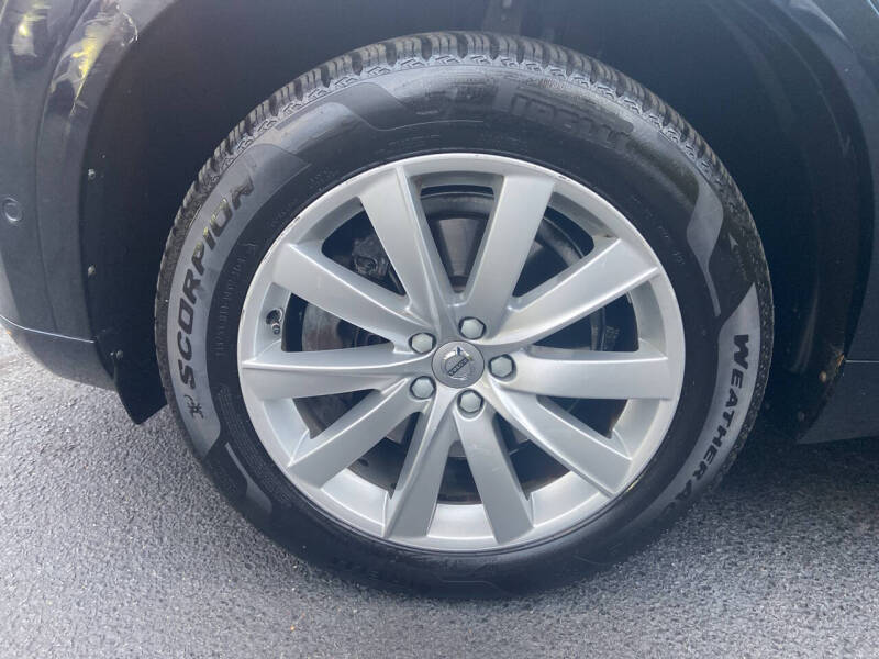 2016 Volvo XC90 T6 Momentum