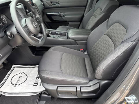 2025 Nissan Pathfinder S