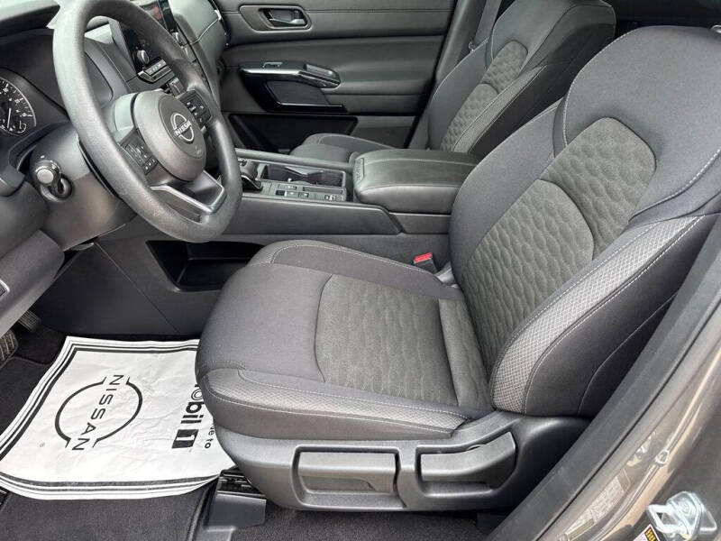 2025 Nissan Pathfinder S