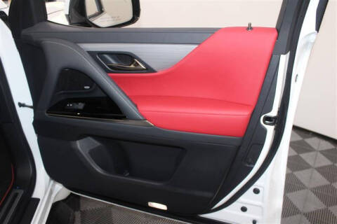 2025 Lexus LX 700h F SPORT Handling