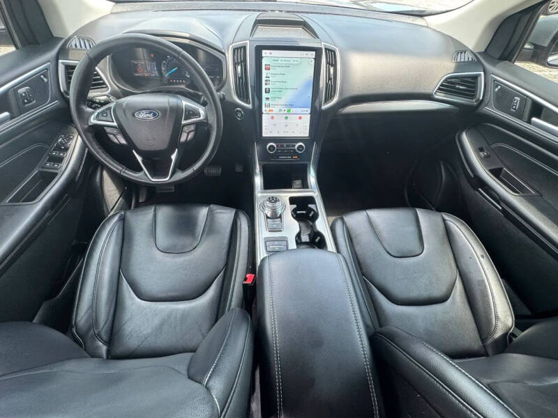 2022 Ford Edge Titanium