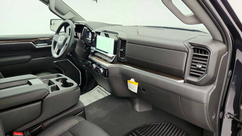 2025 GMC Sierra 1500 Elevation Standard