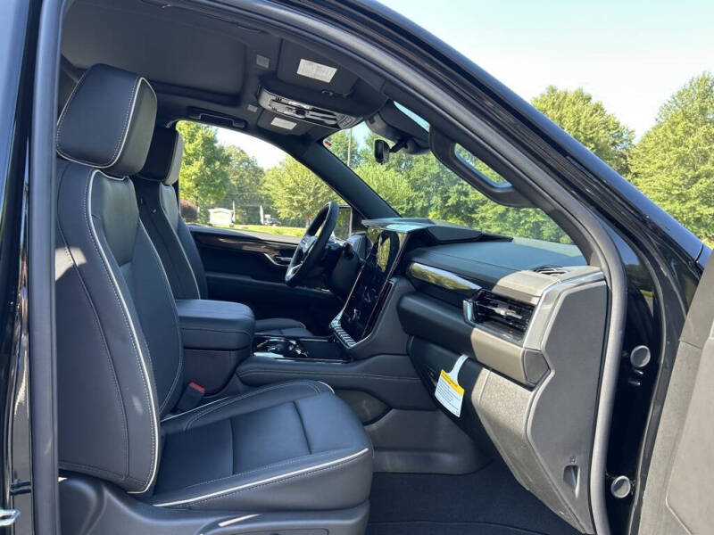 2025 GMC Yukon Elevation