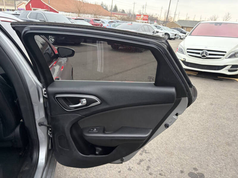 2016 Chrysler 200 Limited