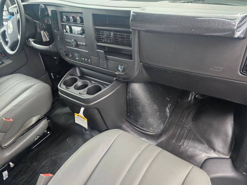2025 Chevrolet Express 2500