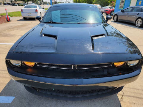 2017 Dodge Challenger SXT Plus