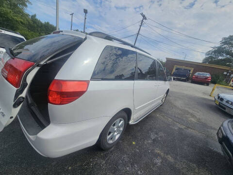 2004 Toyota Sienna XLE 7 Passenger