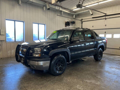 2004 Chevrolet Avalanche for sale at Sand's Auto Sales in Cambridge MN