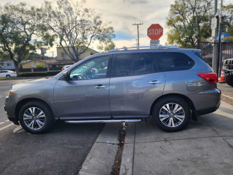 2020 Nissan Pathfinder SV