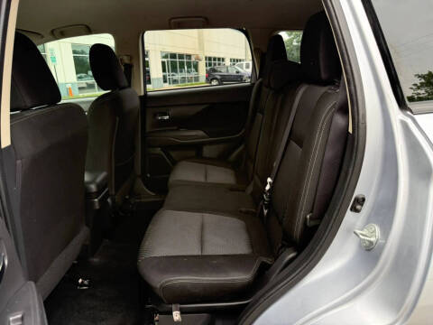 2016 Mitsubishi Outlander ES