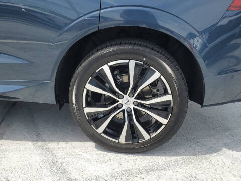 2025 Volvo XC60 B5 Plus Dark Theme