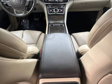 2017 Lincoln Continental Select