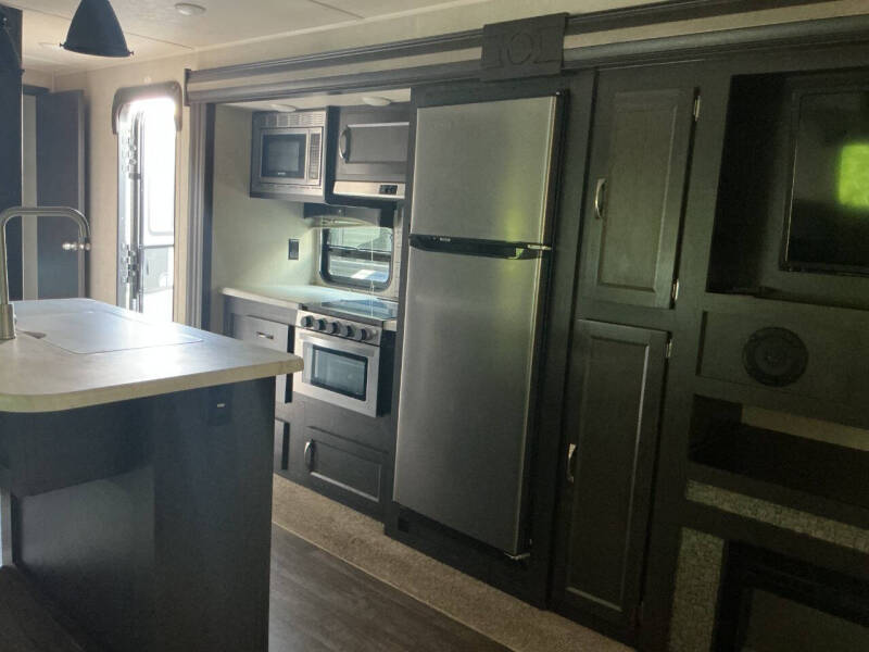 2018 Forest River, Inc. Puma 30RLIS