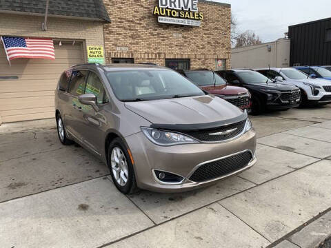 2017 Chrysler Pacifica Touring-L Plus