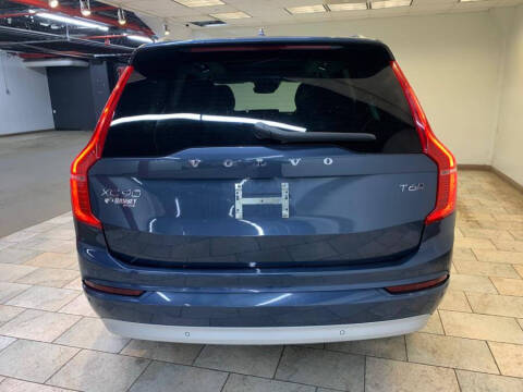 2022 Volvo XC90 T6 Momentum 7-Passenger
