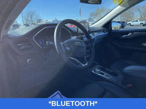 2022 Ford Escape Hybrid Titanium