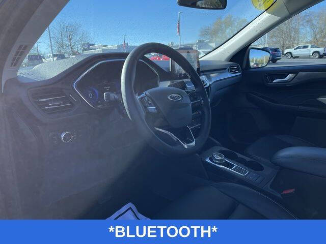 2022 Ford Escape Hybrid Titanium