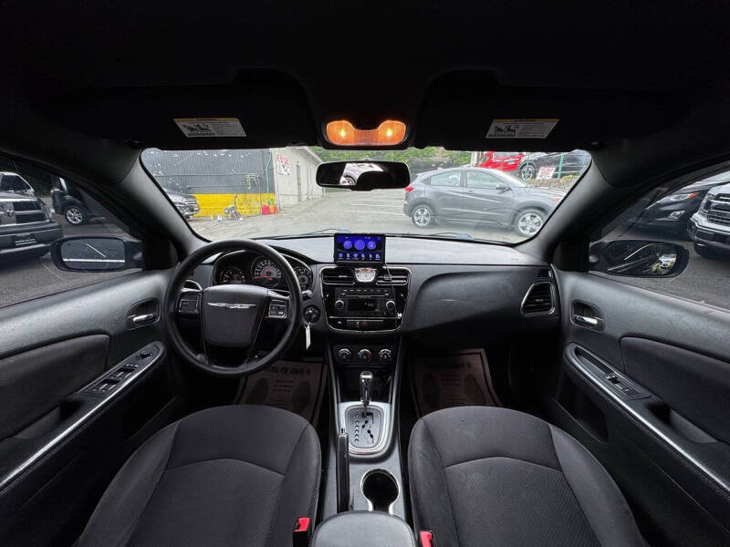 2014 Chrysler 200 LX