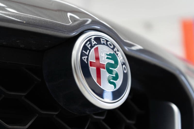 2019 Alfa Romeo Stelvio Base photo 12