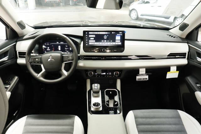 2026 Mitsubishi Outlander SE