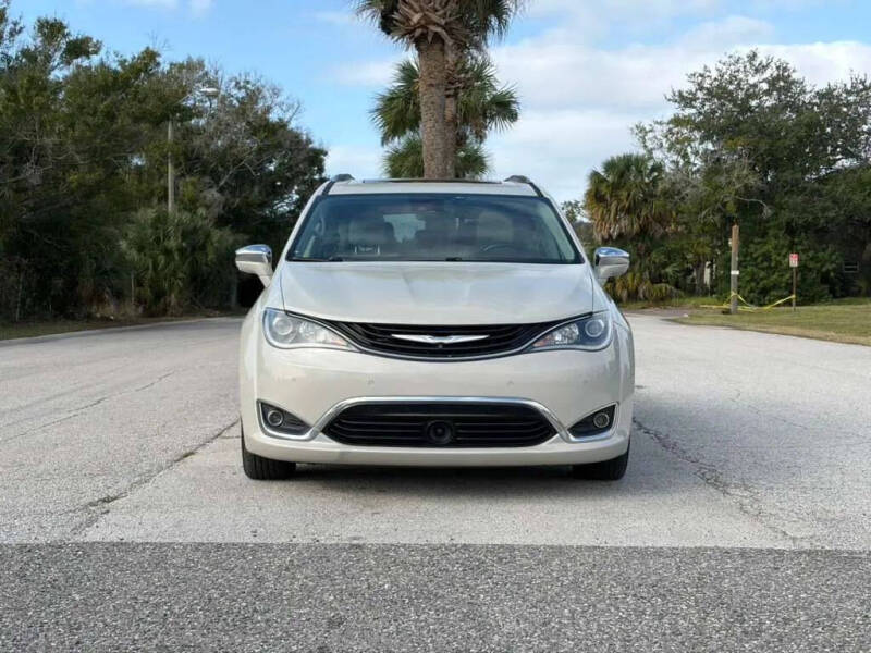 2017 Chrysler Pacifica Hybrid Platinum