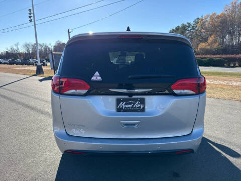 2026 Chrysler Voyager LX