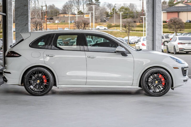 2016 Porsche Cayenne GTS