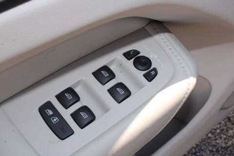 2025 Volvo XC60 T8 Plus Dark Theme