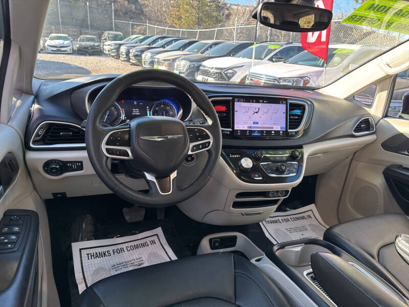 2024 Chrysler Pacifica Touring L