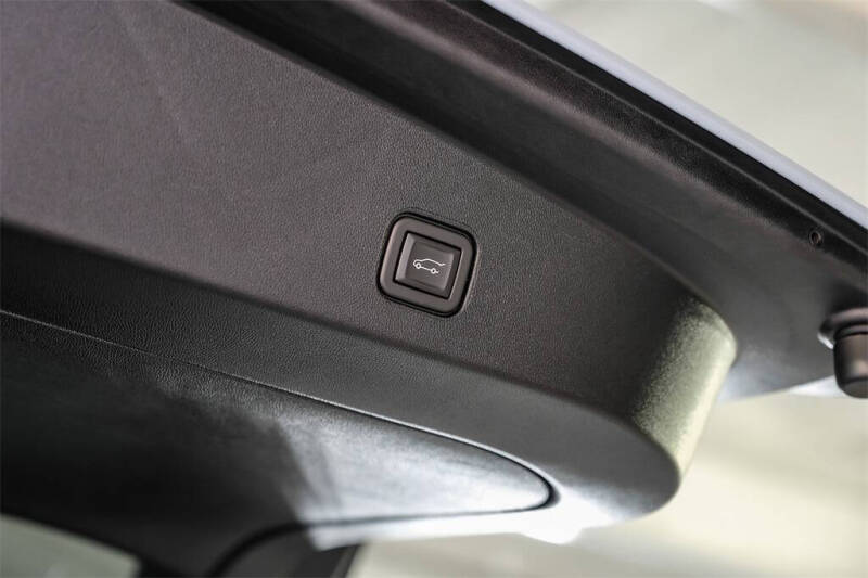 2024 Cadillac LYRIQ Luxury 1