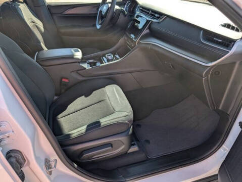 2024 Jeep Grand Cherokee Laredo