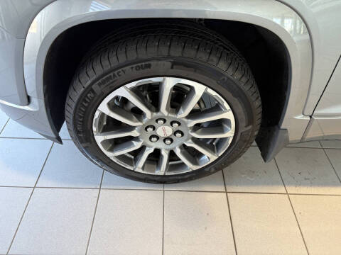 2022 GMC Acadia Denali