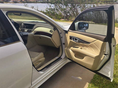 2012 Infiniti M37