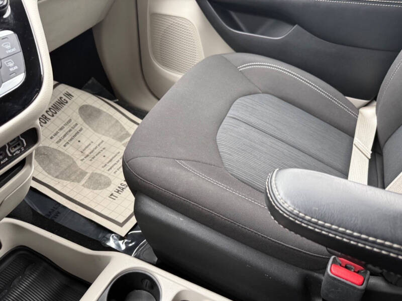 2021 Chrysler Voyager L