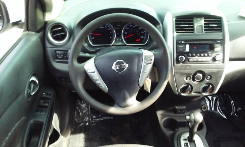 2017 Nissan Versa 1.6 SV