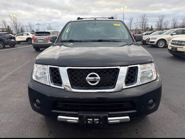 2011 Nissan Pathfinder LE