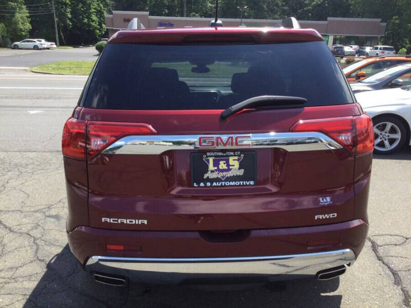 2017 GMC Acadia Denali